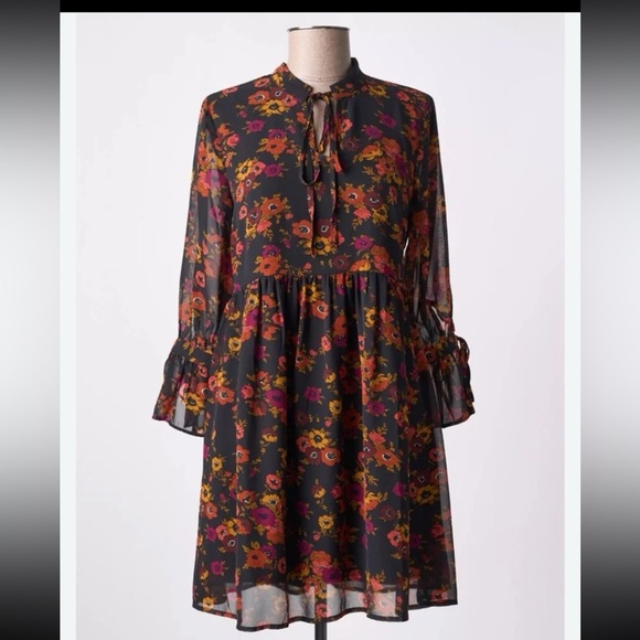 Molly Bracken Floral Mini Dress with bell tie sleeves
size Medium - Picture 8 of 12